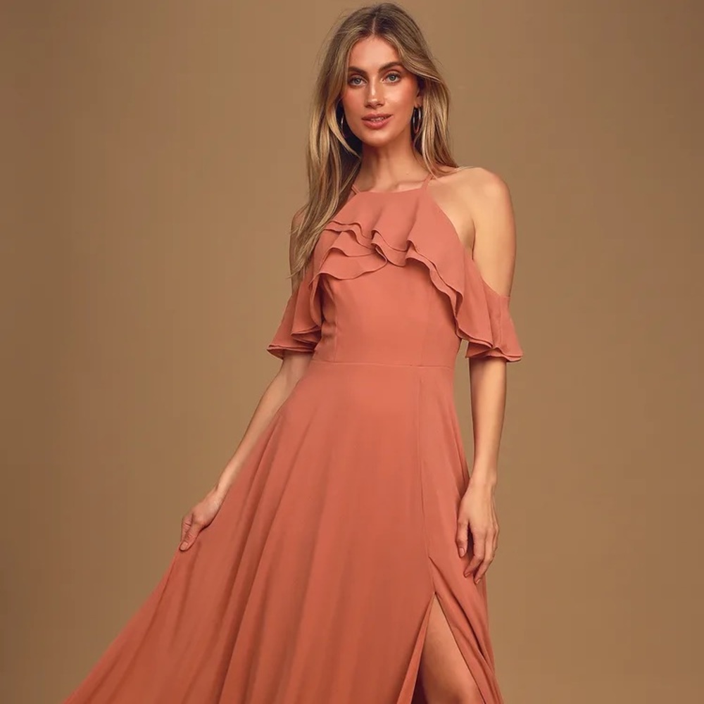 Lulu’s dusty rose bridesmaids dress